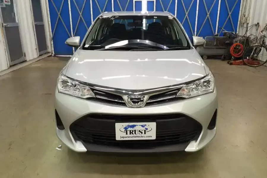 Toyota Corolla Axio (Sedan)