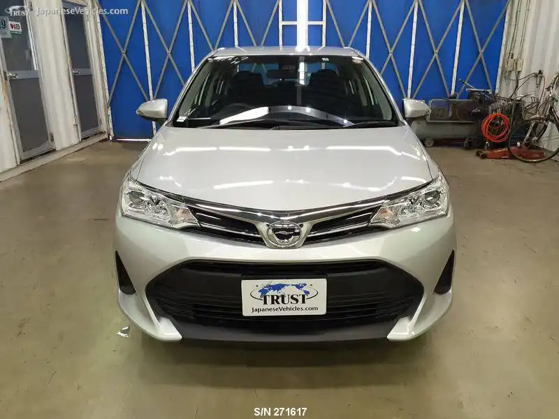 Toyota Corolla Axio (Sedan)