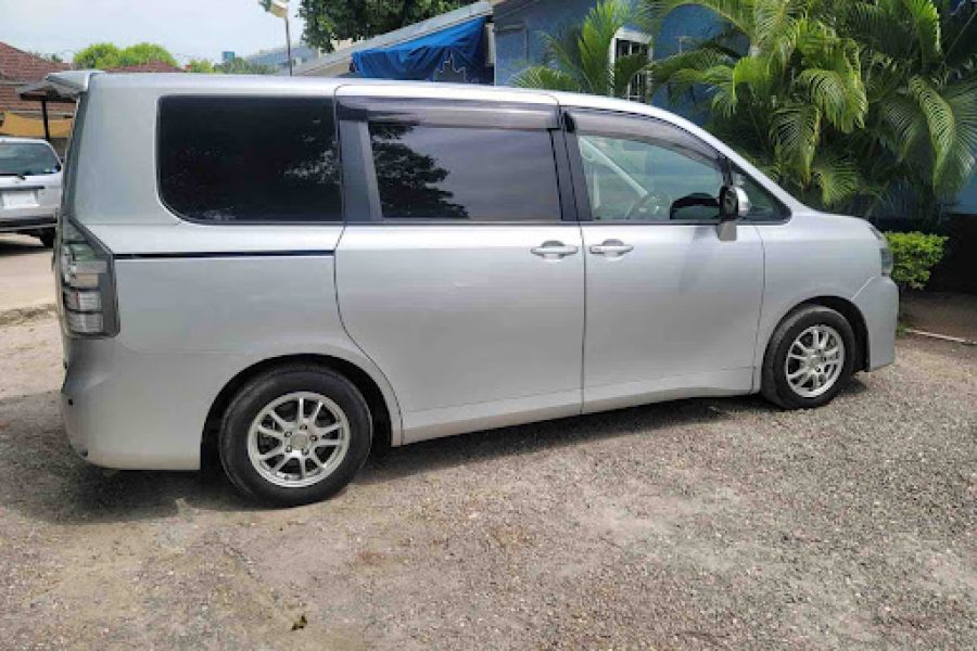 Toyota Voxy (Minivan)