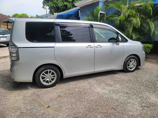 Toyota Voxy (Minivan)